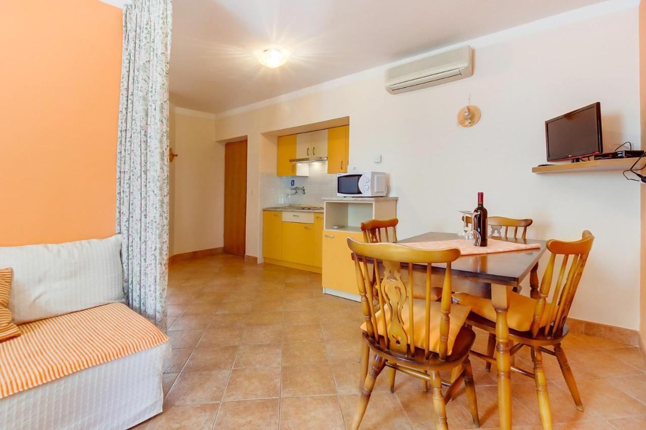 Apartments With A Parking Space Mali Lošinj Zewnętrze zdjęcie