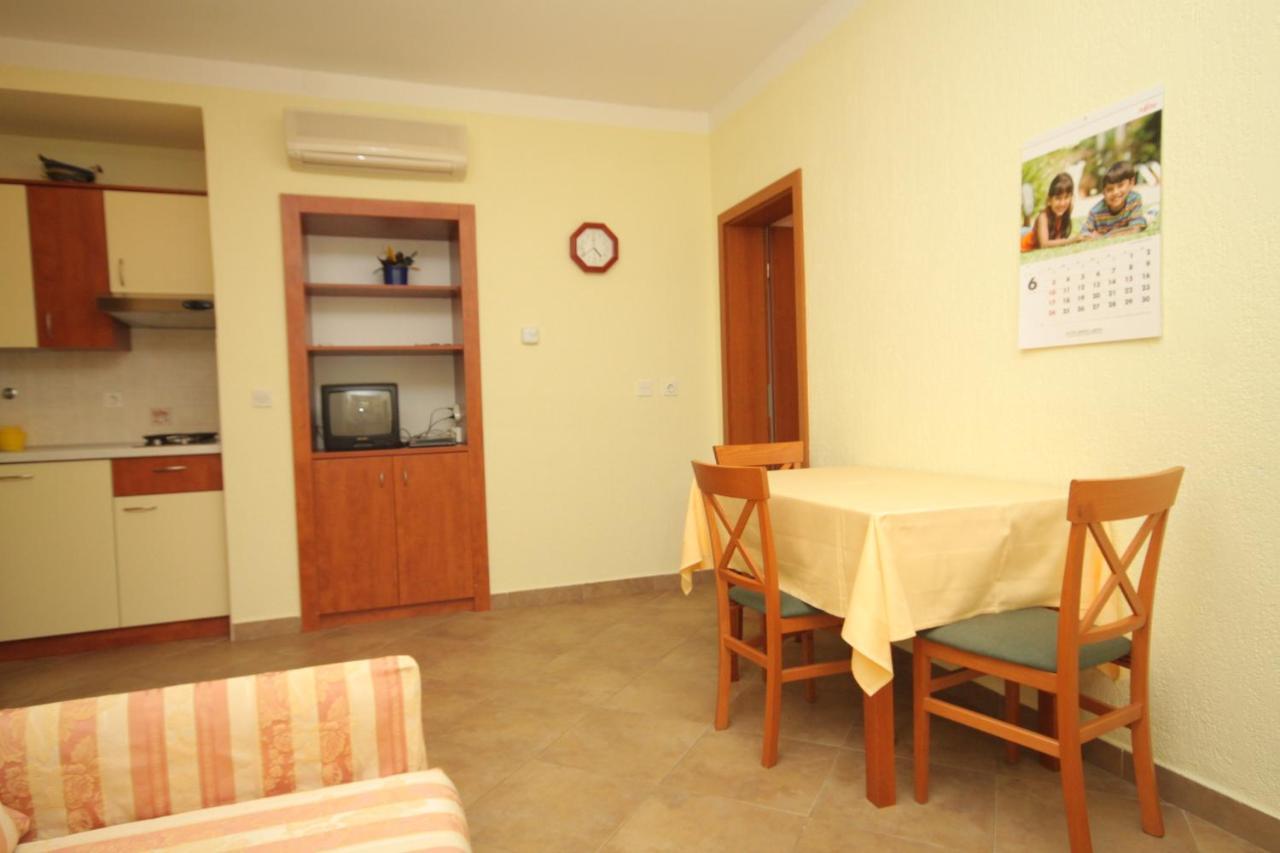 Apartments With A Parking Space Mali Lošinj Zewnętrze zdjęcie